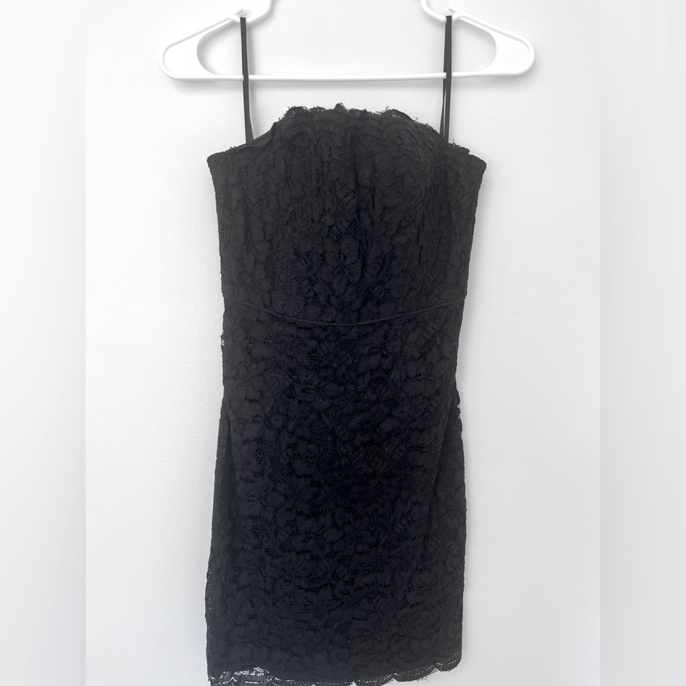 DVF - size 2 - black lace - mini strapless cocktail dress- like NEW